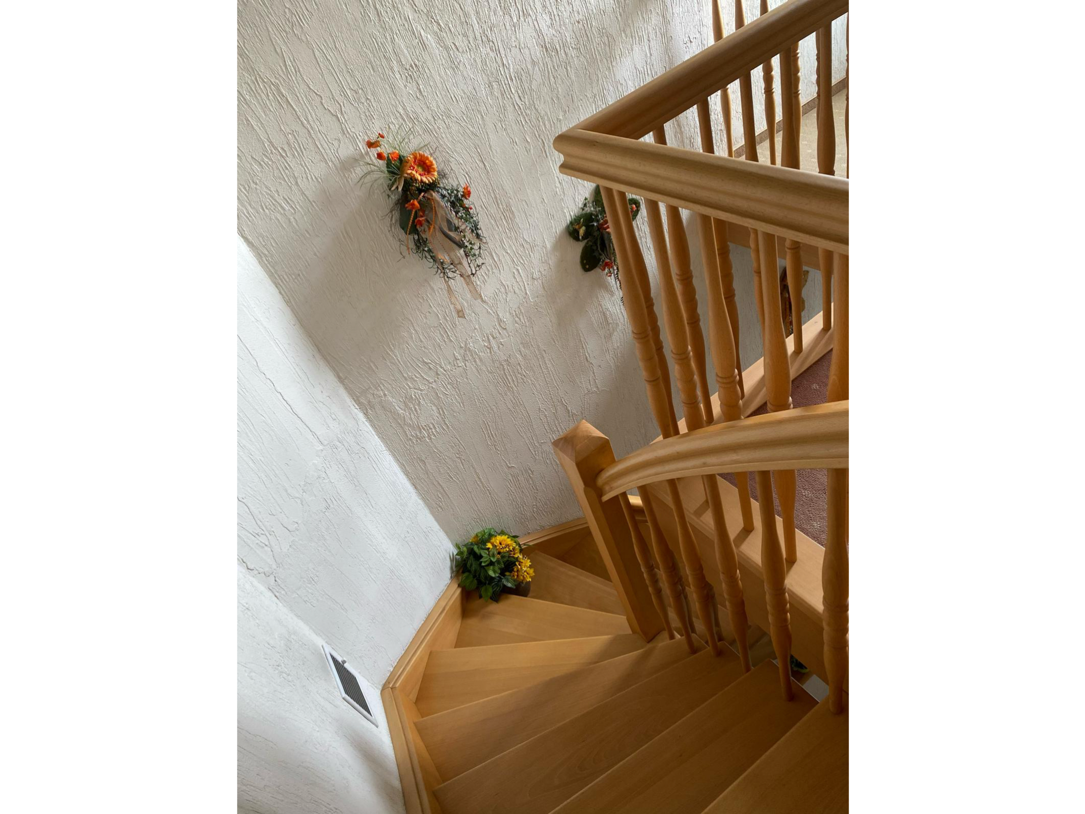 Maßgefertigte offene helle Treppe